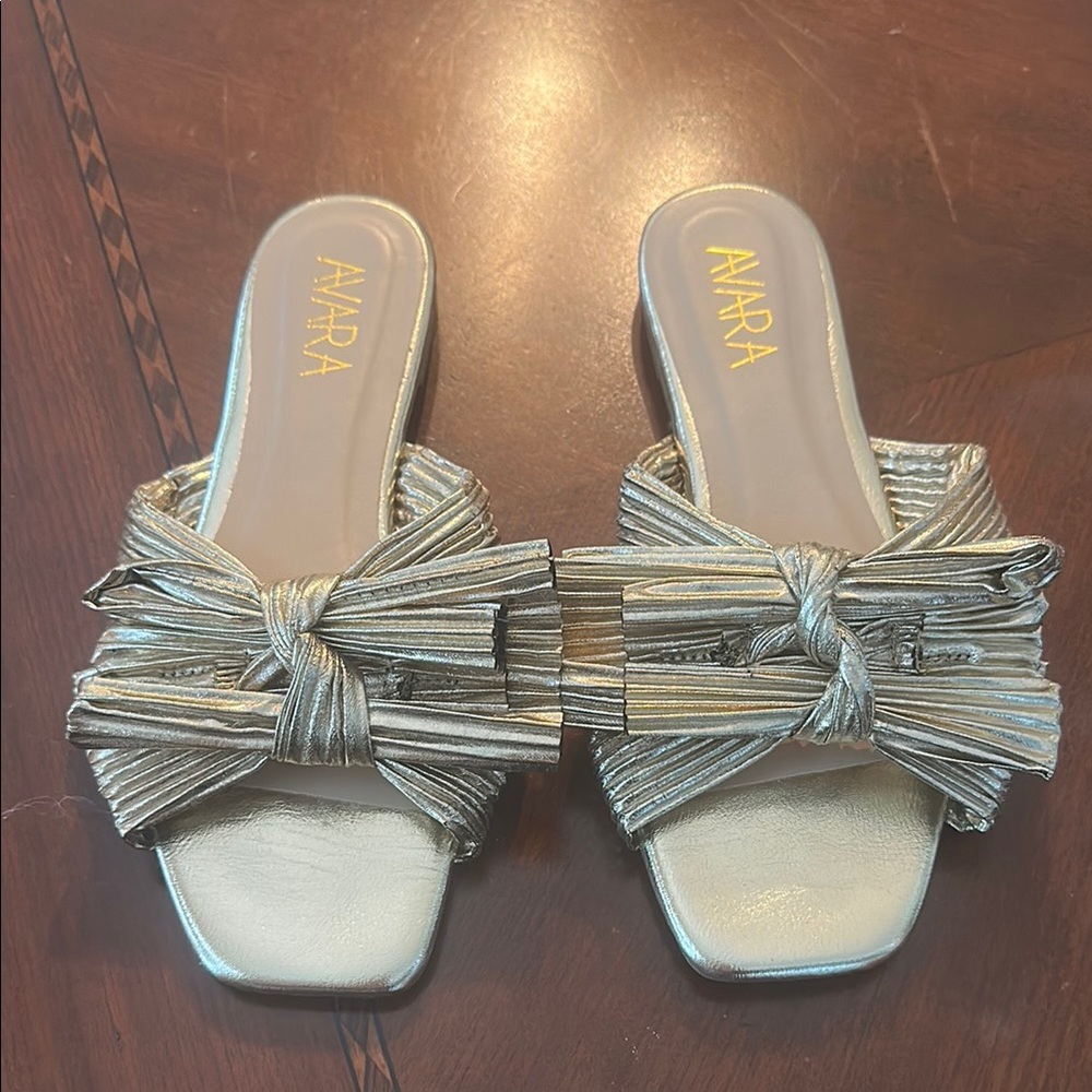 Amra Silver Bow Accent Mules